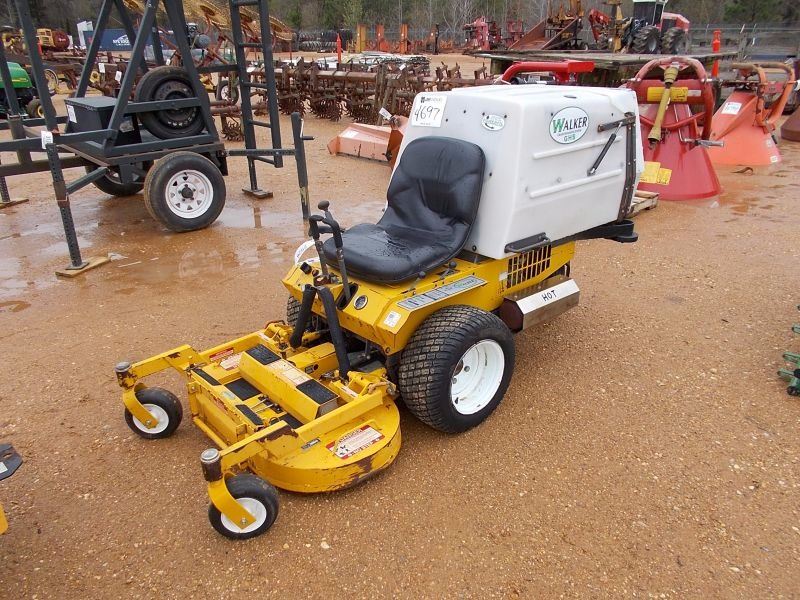 WALKER ZERO TURN MOWER 32" W/GRASS CATCHER J.M. Wood Auction Company