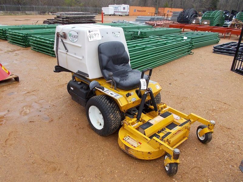 WALKER ZERO TURN MOWER 32" W/GRASS CATCHER
