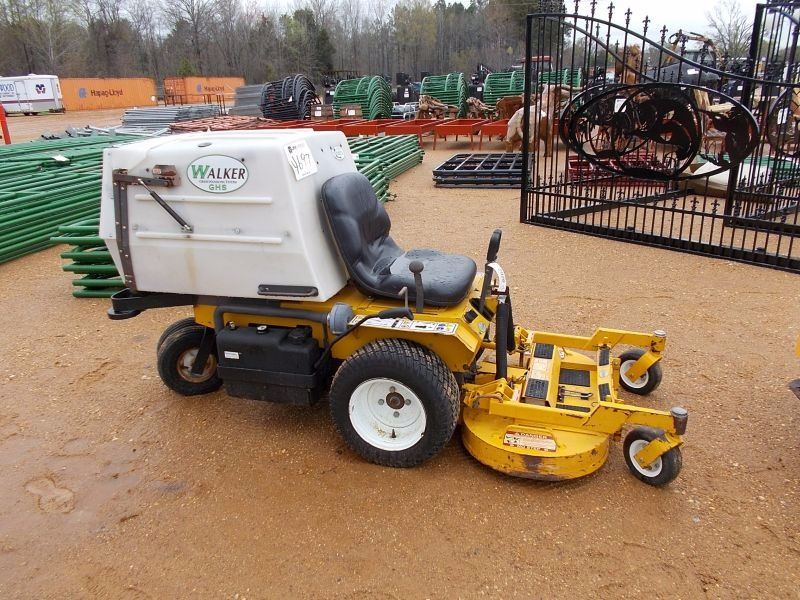 WALKER ZERO TURN MOWER 32" W/GRASS CATCHER