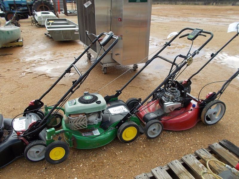 JOHN DEERE PUSH MOWER, GAS ENGINE