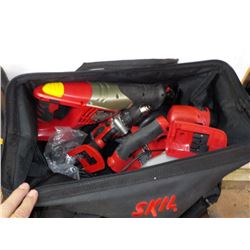 SKIL 18V CORDLESS TOOL KIT: RECIP SAW, SKIL SAW, FLASHLIGHT & CHARGER