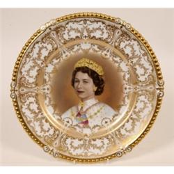 An Aynsley Queen Elizabeth II Commemorative Plate, with gilt decoration  See illustration £30 - 5...