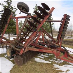 IH 490 - 28' Tandem Disc