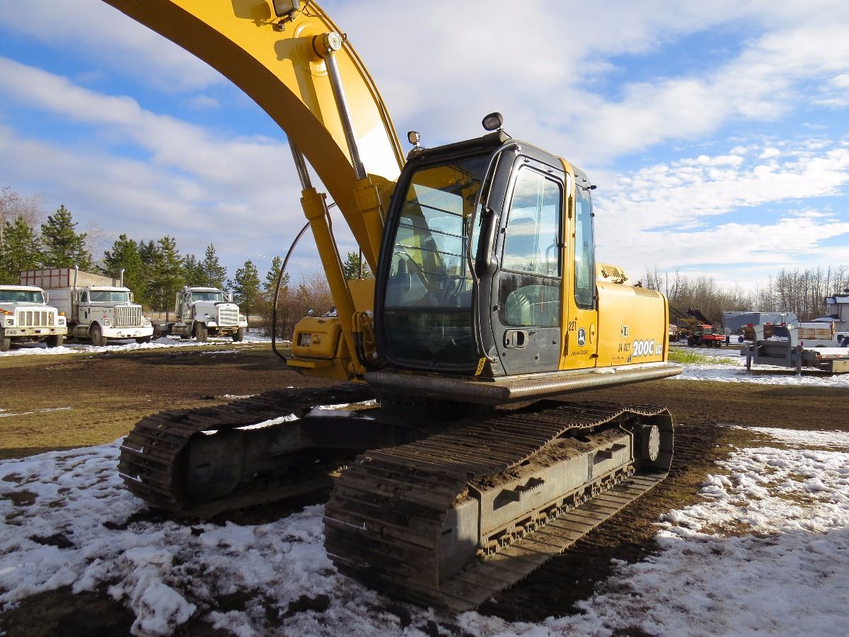 2005 John Deere 200CLC Track Hoe