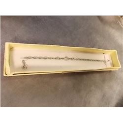 BRACELET - STERLING SILVER WITH CENTER HEART