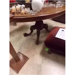 VINTAGE OVAL PARLOR TABLE