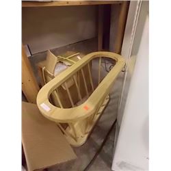 MAPLE MAGAZINE STAND