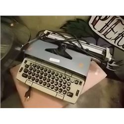 RETRO TYPWRITER