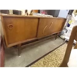 MID CENTRY MODERN TEAK SIDE BOARD