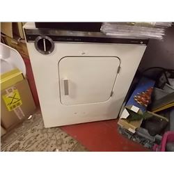 DRYER - McCLARY - 11O VOLT