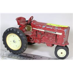 VINTAGE DIE CAST INTERNATIONAL FARMING TRACTOR
