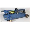 Image 1 : CERTIFIED 2 TON FLOOR JACK WITH HANDLE