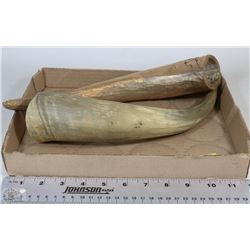 2 VINTAGE DECORATIVE ANIMAL HORNS
