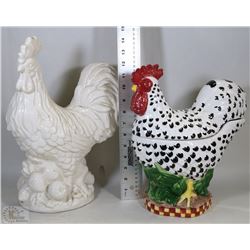 BOX OF ROOSTER ORNAMENTS AND COLLECTIBLES