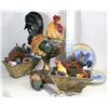 Image 1 : BOX OF ROOSTER ORNAMENTS AND COLLECTIBLES