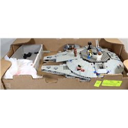 MILLENNIUM FALCON LEGO W/ 4 MAIN CHARACTER FIGURES