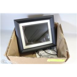 HP 8.4" DIGITAL PICTURE FRAME (MODEL DF840) WITH