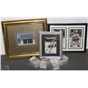 Image 1 : BOX WITH 3 FRAMED HOCKEY CARDS AND ASSORTED CARDS