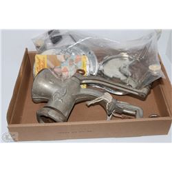 FLAT OF VINTAGE KITCHEN ITEMS INCLUDING