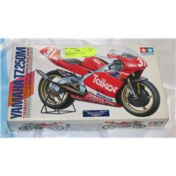YAMAHA TZ250M 1/12 SCALE MOTORCYCLE