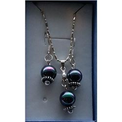BLACK SOUTH SEAS AKOYA PEARL PENDANT & EARRINGS