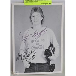 SIGNED WAYNE GRETZKY BLACK AND WHITE "5X7"