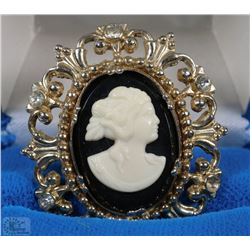 CAMEO BROOCH