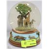 Image 1 : ESTATE NATIONAL GEOGRAPHIC MUSICAL SNOW GLOBE
