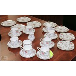 26PC ROYAL ALBERT PETIT POINT CHINA INCL CREAM &