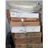 Image 1 : STACK OF NEW TOILET SEATS