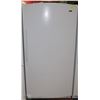 Image 1 : AMANA UPRIGHT FULL FREEZER  AQU2003TRW04