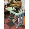 Image 1 : VINTAGE ESTATE HEAVY DUTY SINGER SEWING MACHINE