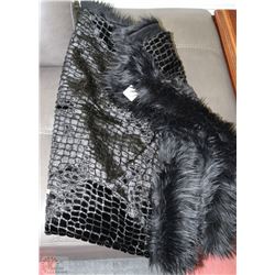 BLACK SHOWHOME THROW BLANKET
