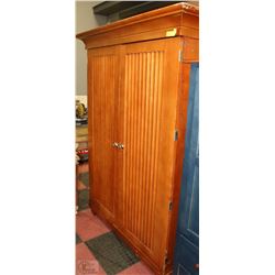 SOLID OAK WOODEN WARDROBE/ARMOIRE