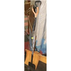LOT W/LARGE SHOVEL, SCOOP SHOVEL & ICE