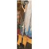 Image 1 : LOT W/LARGE SHOVEL, SCOOP SHOVEL & ICE
