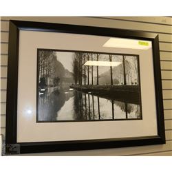 SHOWHOME LARGE BLACK & WHITE WOOD