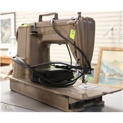 VINTAGE SINGER SEWING MACHINE