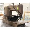 Image 1 : VINTAGE SINGER SEWING MACHINE