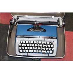 VINTAGE MANUAL TYPEWRITER - SCM