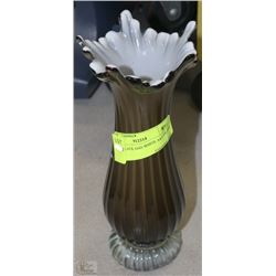 BLACK AND WHITE ART GLASS VASE