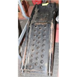 PAIR OF CAR/TRUCK RAMPS