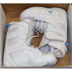 NEW IN BOX FIREFLY C32 SNOWBOARD / SKI BOOTS