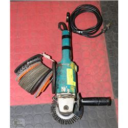 MAKITA  ANGLE GRINDER W/ EXTRA  ASSORTED DISCS INC