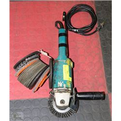 MAKITA  ANGLE GRINDER W/ EXTRA  ASSORTED DISCS INC