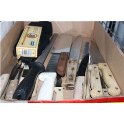 BOX W/WOOD HANDLED KNIVES INCL. STEAK