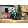 Image 1 : LARGE BOX OF VASES AND ARTIFICIAL PLANT DECOR