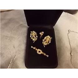 RING, BROTCH & CLIP ON EARRINGS FROM ESTATE - AS-IS