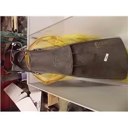 PAIR OF FLIPPERS - COMPRO