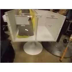 DIVIDED DISPLAY BIN
